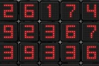 Piirrä reitti numeroiden yli ja yhteenlaskettu summa vastaa tavoitetta