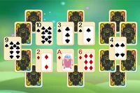 Auta avaruusolentoja Pyramid Solitaire -pelissä