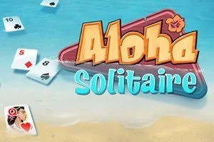 Aallot lyövät hiekkarantaa vasten, pelikortteja ilmassa ja teksti Aloha Solitaire värikkäällä kirjasimella
