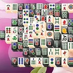 Pelikentällä on värikkäitä ja kuvioituja laattoja järjestettyinä kerroksittain vaaleanpunaisella ja kukkaisella taustalla