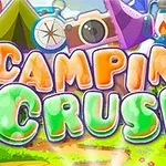 Värikäs metsämaisema, jossa on suurikokoiset kirjaimet Camping Crush ja taustalla erilaisia leiriytymistarvikkeita, kuten teltta ja kamera