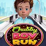 Nuori poika seisoo kävelytiellä, taustalla kaupunkimaisema, ja edessä Chubby Boy Run -logo