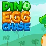 Vihreä dinosaurushahmo pitää pilkullista munaa, ja taustalla on palmuja sekä sinistä taivasta, teksti Dino Egg Chase yläosassa