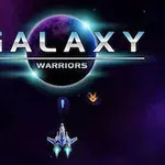 Avaruusalus lentää kohti etualalla näkyvää purppuranväristä planeettaa ja ruudulla on teksti GALAXY WARRIORS