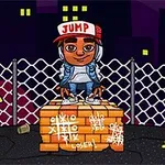 Lapsihahmo, jolla on lippalakki, seisoo tiilikasan päällä urbaanissa ympäristössä, jossa on metalliaita ja varoituskyltti