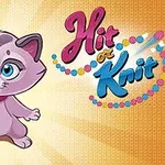 Sarjakuvamainen violetti kissa sinisillä silmillä ja lankakerä tassussa keltaisella taustalla, vieressä värikäs teksti Hit or Knit