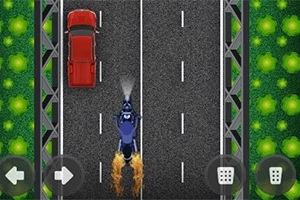 Punainen auto ja sininen moottoripyörä ajavat rinnakkain moottoritiellä, moottoripyörän perästä näkyy liekkejä