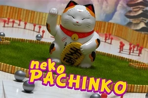 Hymyilevä maneki neko -figuuri keskellä värikästä kenttää, jossa on teksti neko Pachinko