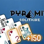 Pelissä sekoitetut pelikortit, joissa näkyy numeroita ja symboleja, sekä PYRAMID SOLITAIRE -teksti sinisellä taustalla