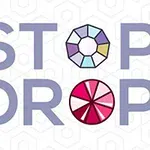 Tekstissä lukee STOP DROP ja siinä on kaksi moniväristä ympyräkuviota kirjainten O sisällä