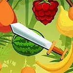 Miekka ja erilaisia hedelmiä, kuten vesimeloni, banaani, vadelma ja appelsiini, vihreällä taustalla